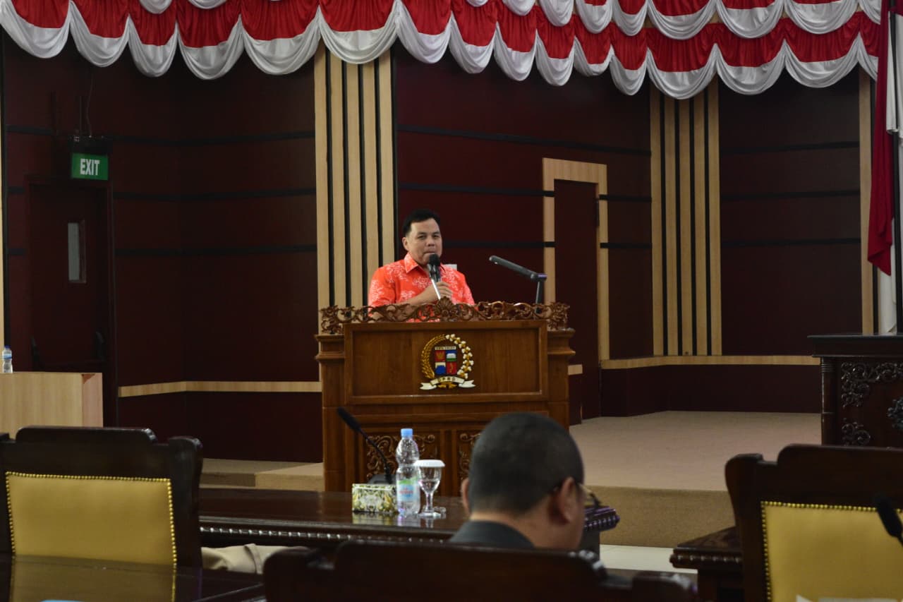 Dr. Adityawarman Adil delivering his welcome remarks as Chairman of Bogor City DPRD