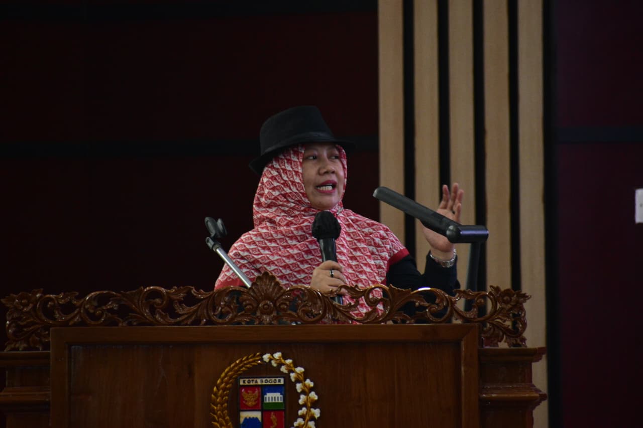 Nihrawati, AS presenting on the role of media in digital sovereignty