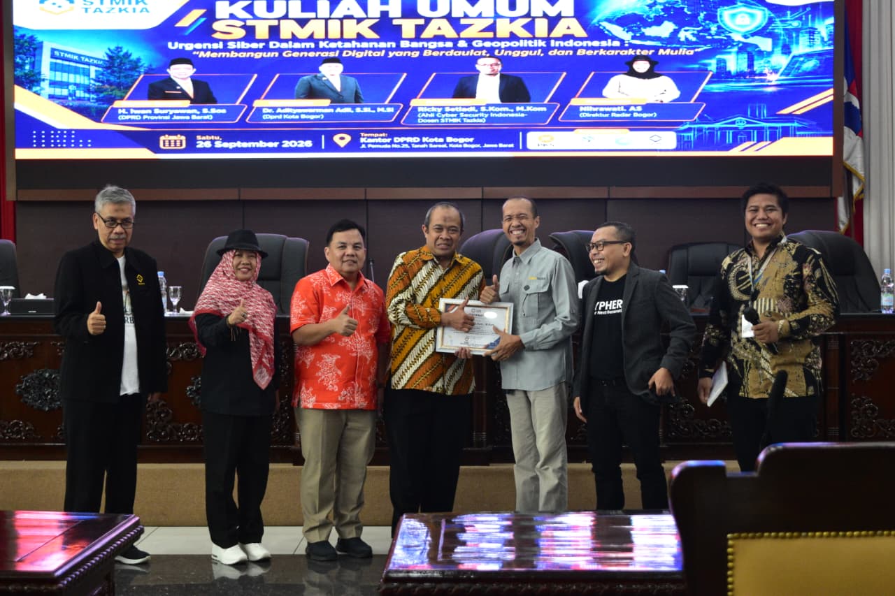 Certificate presentation to STMIK Tazkia Public Lecture speakers