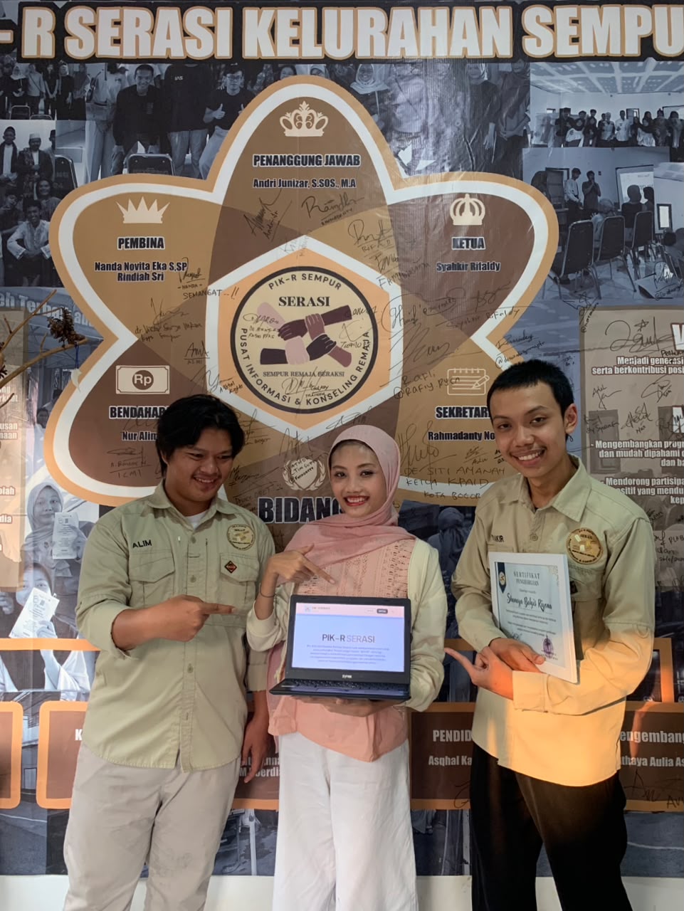 Penyerahan website PIK-R SERASI kepada Kelurahan Sempur Bogor oleh mahasiswa STMIK Tazkia
